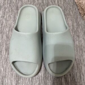 Adidas Yeezy Slides